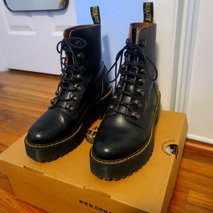 Dr. Marten Leona (size 7)